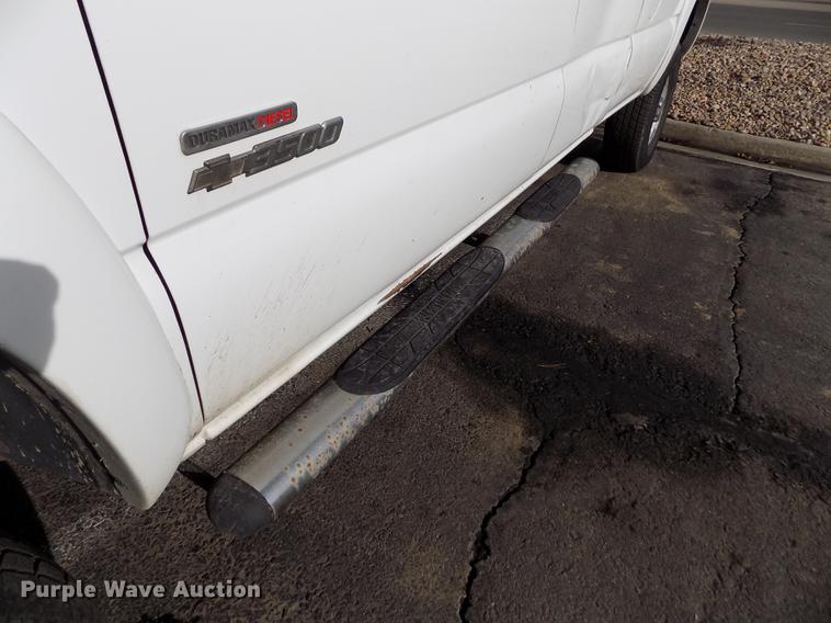 image for item FH9154 2004 Chevrolet Silverado 3500 LS Ext. Cab pickup truck