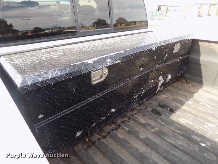 image for item FH9154 2004 Chevrolet Silverado 3500 LS Ext. Cab pickup truck