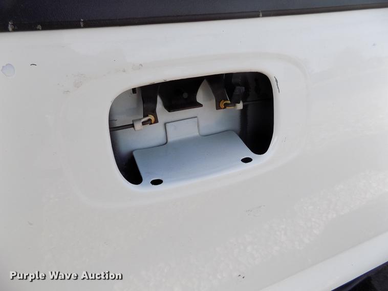 image for item FH9154 2004 Chevrolet Silverado 3500 LS Ext. Cab pickup truck