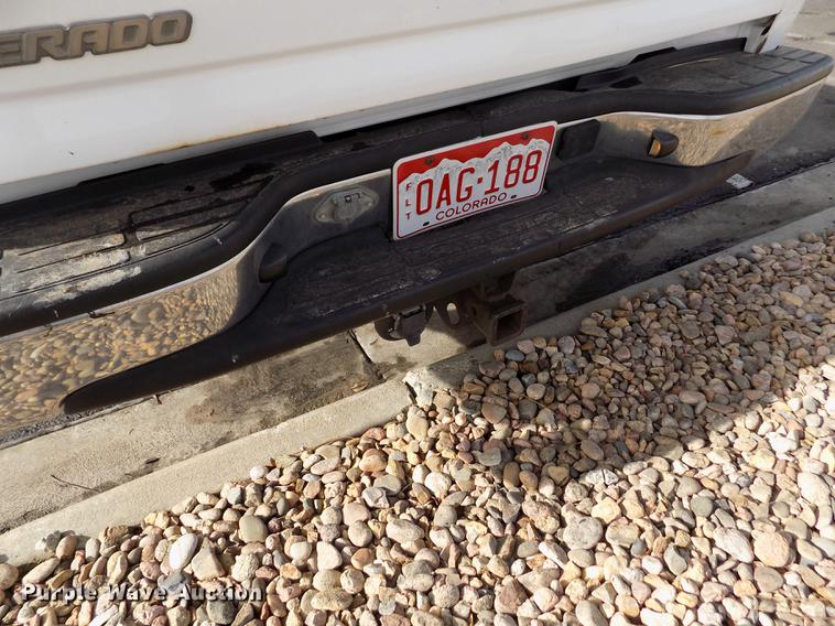 image for item FH9154 2004 Chevrolet Silverado 3500 LS Ext. Cab pickup truck