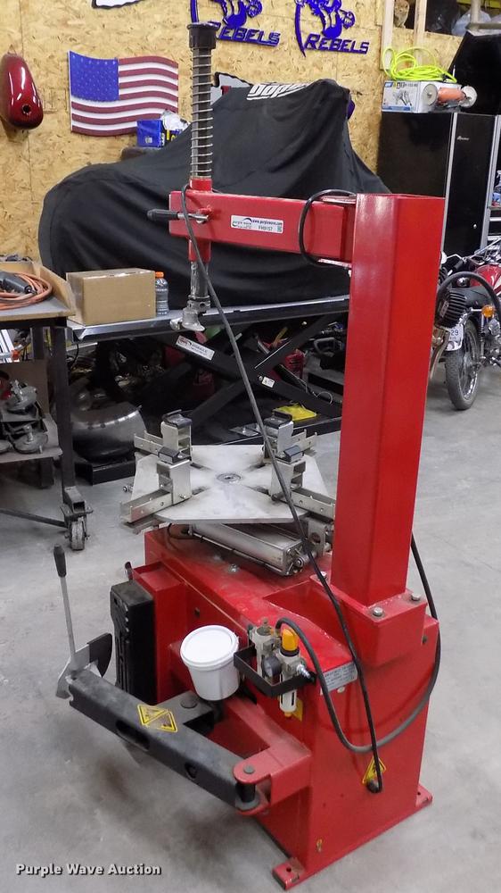 2016 K&L MC680 motorcycle tire changer in Montezuma, KS Item FH9157 sold Purple Wave