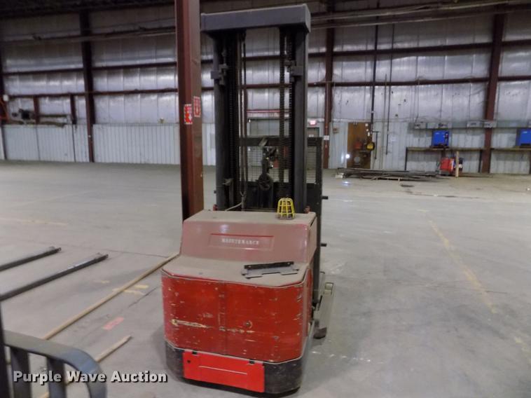 image for item FH9372 Raymond R30ES forklift