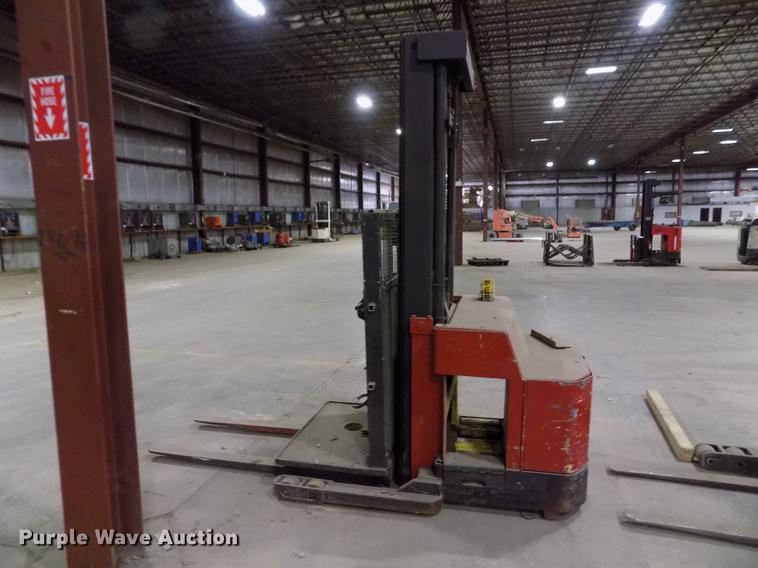image for item FH9372 Raymond R30ES forklift