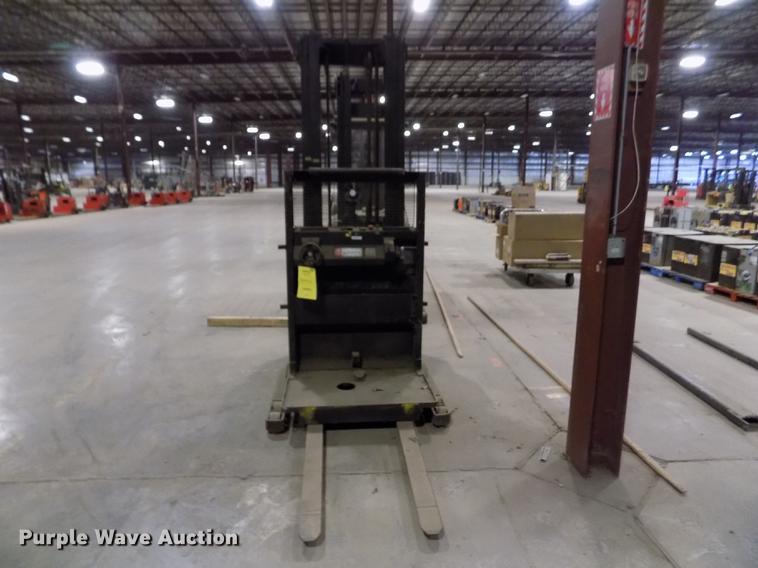 image for item FH9372 Raymond R30ES forklift