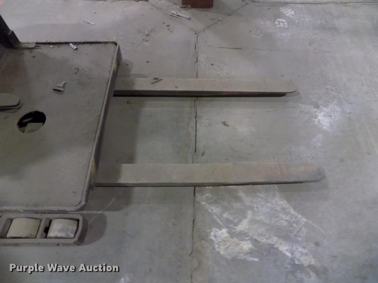 image for item FH9372 Raymond R30ES forklift