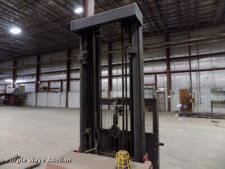 image for item FH9372 Raymond R30ES forklift
