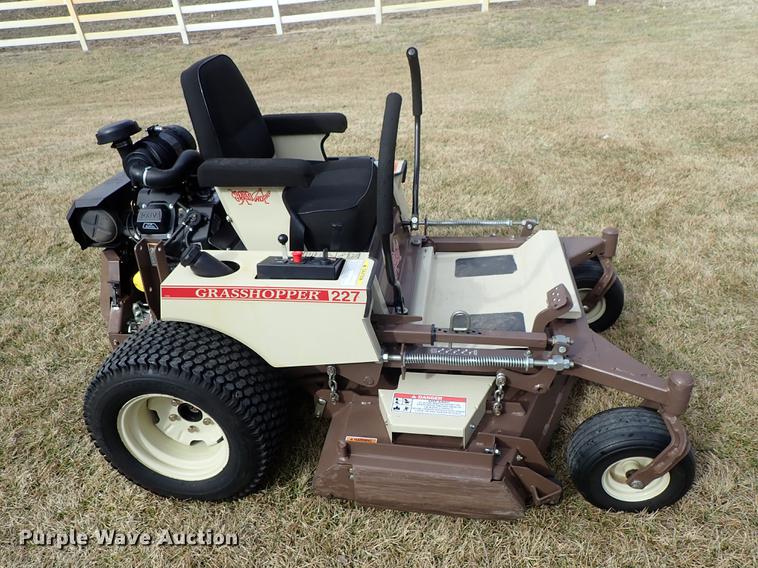 image for item FL9582 Grasshopper 227 ZTR lawn mower