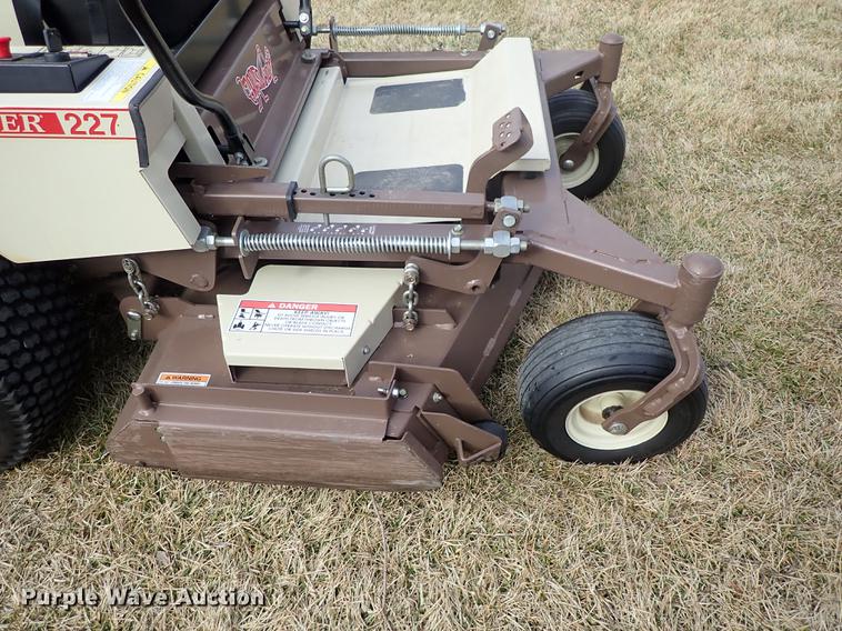 image for item FL9582 Grasshopper 227 ZTR lawn mower