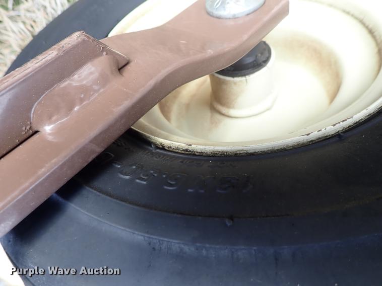 image for item FL9583 Grasshopper 227 ZTR lawn mower