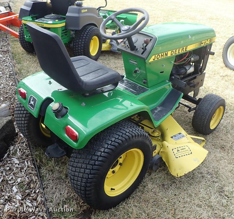 image for item FL9585 John Deere 314 lawn mower