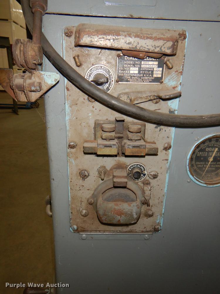 image for item FM9932 Do All V-36 bandsaw