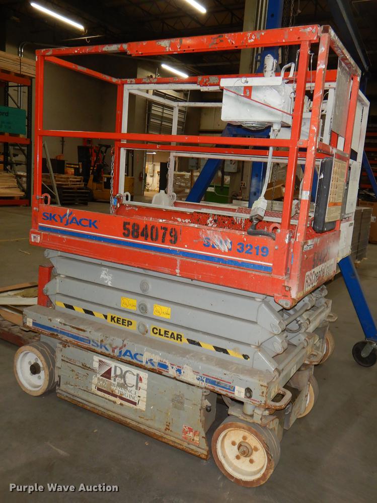 image for item FM9938 Skyjack SJIII 3219 scissor lift