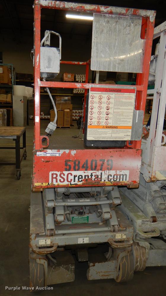 image for item FM9938 Skyjack SJIII 3219 scissor lift