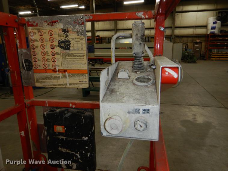 image for item FM9938 Skyjack SJIII 3219 scissor lift