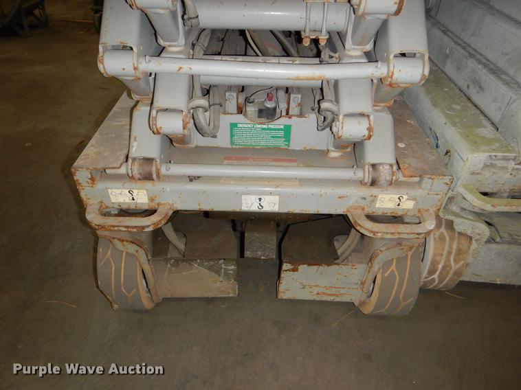 image for item FM9938 Skyjack SJIII 3219 scissor lift