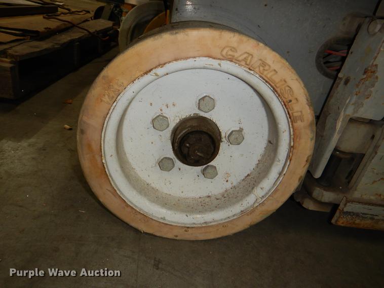 image for item FM9938 Skyjack SJIII 3219 scissor lift