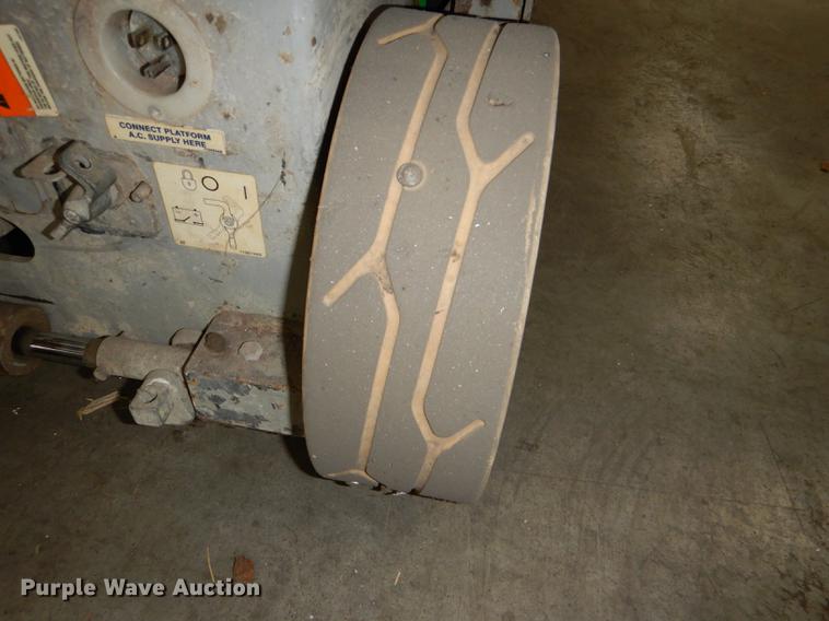 image for item FM9938 Skyjack SJIII 3219 scissor lift