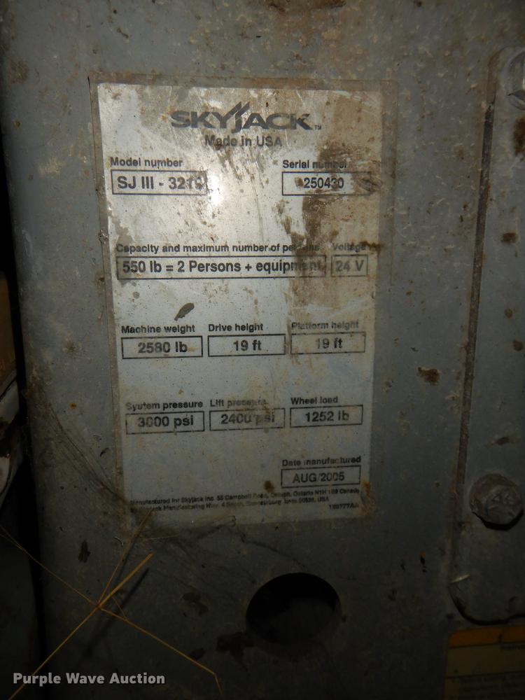 image for item FM9938 Skyjack SJIII 3219 scissor lift