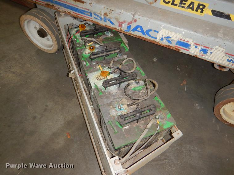 image for item FM9938 Skyjack SJIII 3219 scissor lift