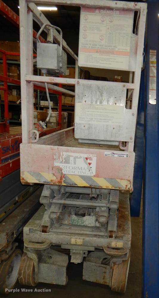 image for item FM9939 Skyjack SJIII 3219 scissor lift