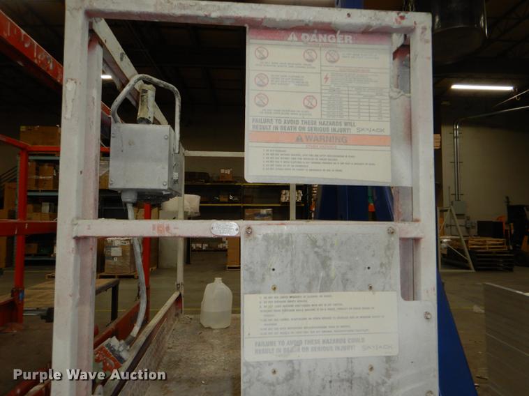 image for item FM9939 Skyjack SJIII 3219 scissor lift