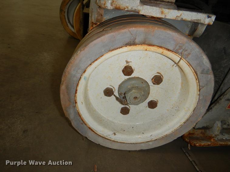 image for item FM9939 Skyjack SJIII 3219 scissor lift