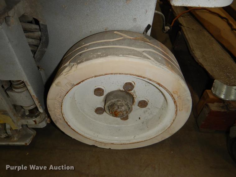 image for item FM9939 Skyjack SJIII 3219 scissor lift