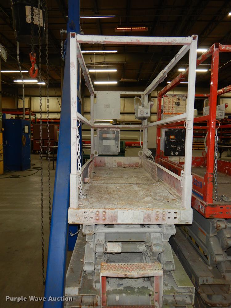 image for item FM9939 Skyjack SJIII 3219 scissor lift