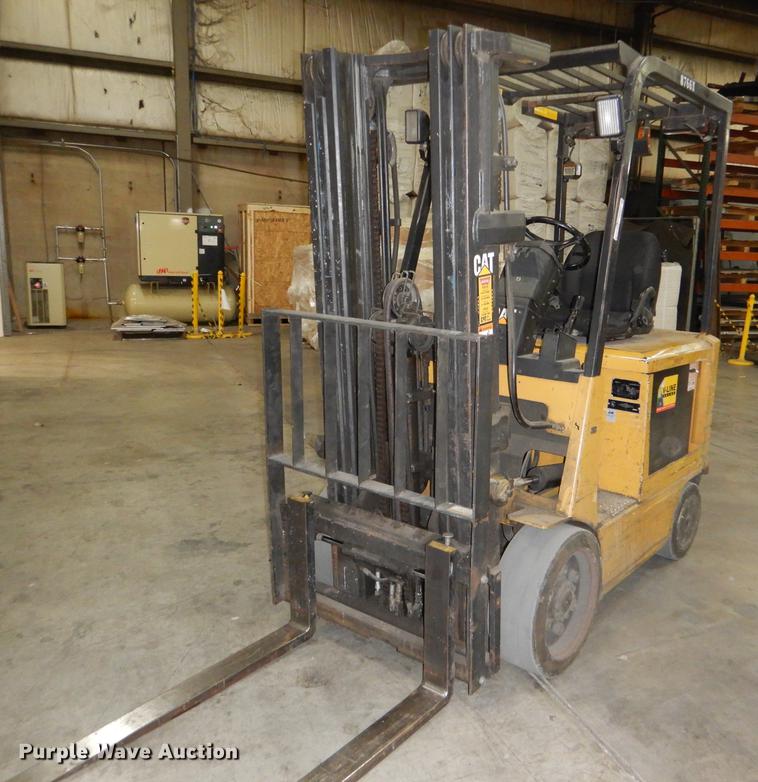 image for item FM9941 Caterpillar 2EC25 forklift