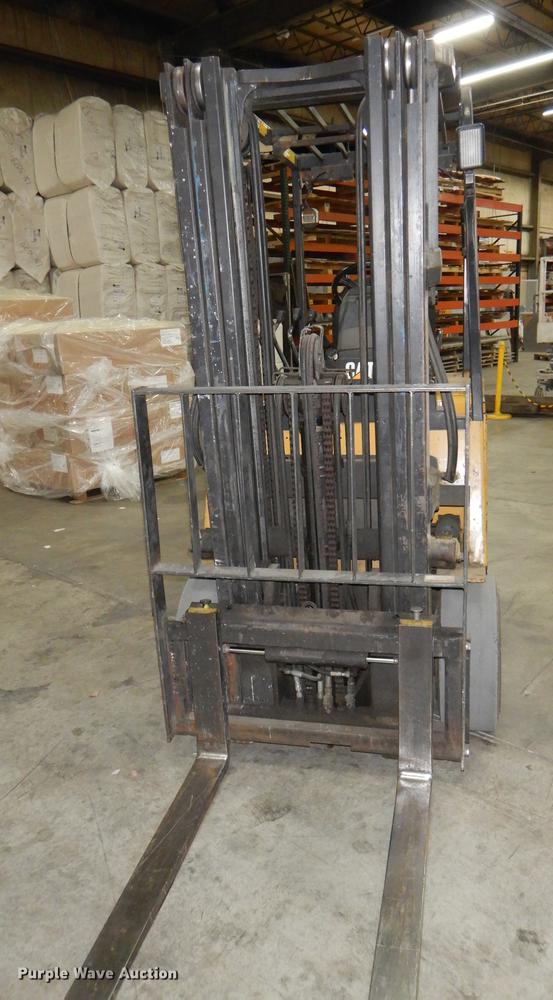 image for item FM9941 Caterpillar 2EC25 forklift