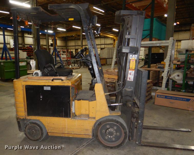 image for item FM9941 Caterpillar 2EC25 forklift