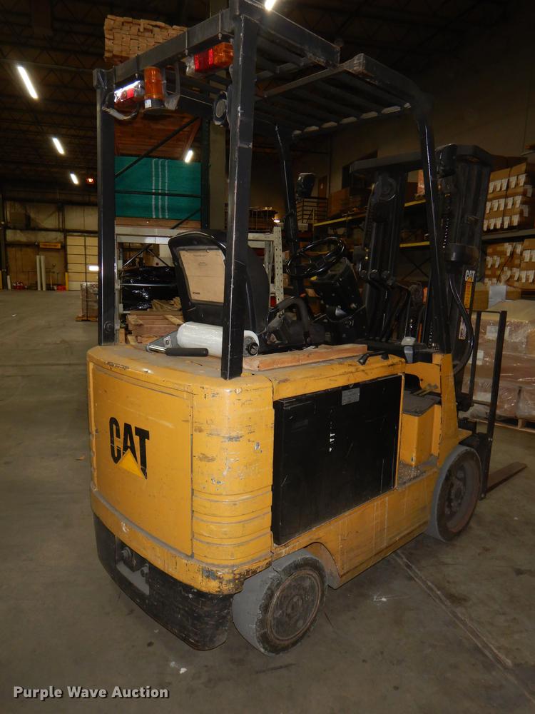 image for item FM9941 Caterpillar 2EC25 forklift
