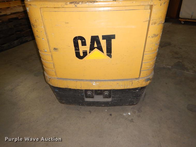 image for item FM9941 Caterpillar 2EC25 forklift