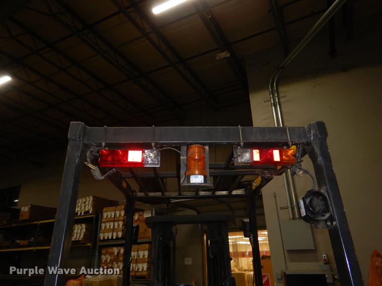 image for item FM9941 Caterpillar 2EC25 forklift