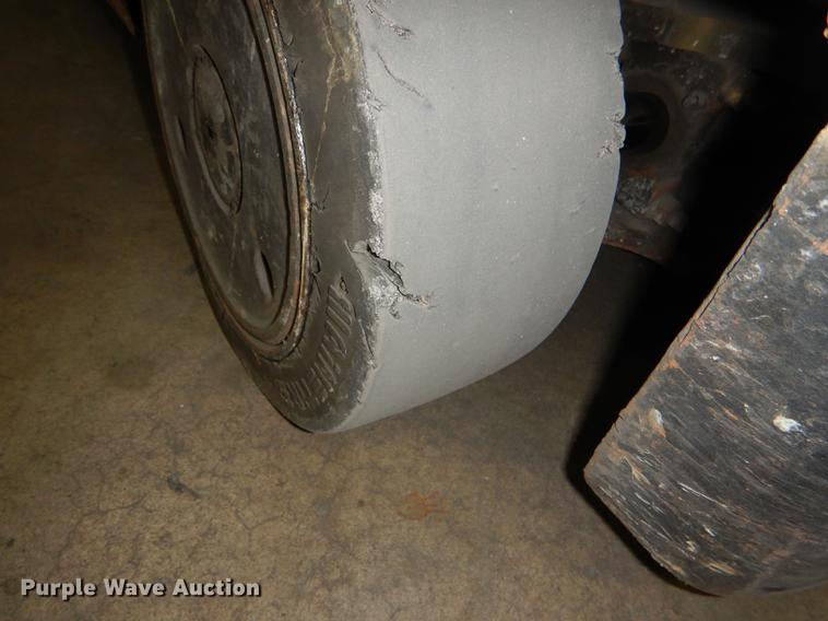 image for item FM9941 Caterpillar 2EC25 forklift