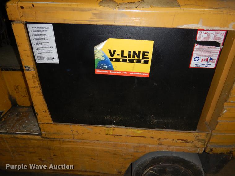 image for item FM9941 Caterpillar 2EC25 forklift