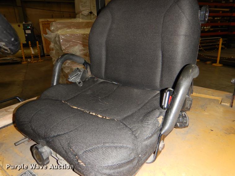 image for item FM9941 Caterpillar 2EC25 forklift