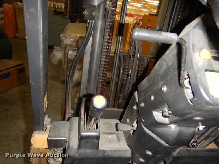 image for item FM9941 Caterpillar 2EC25 forklift