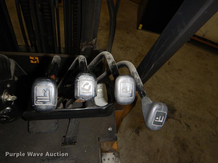 image for item FM9941 Caterpillar 2EC25 forklift