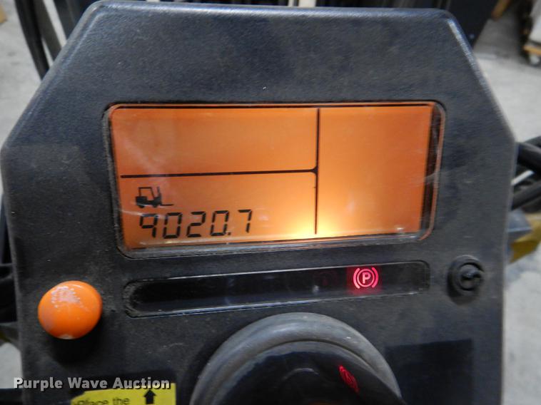 image for item FM9941 Caterpillar 2EC25 forklift