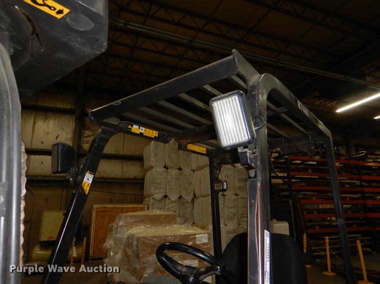 image for item FM9941 Caterpillar 2EC25 forklift