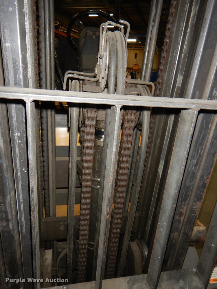 image for item FM9941 Caterpillar 2EC25 forklift