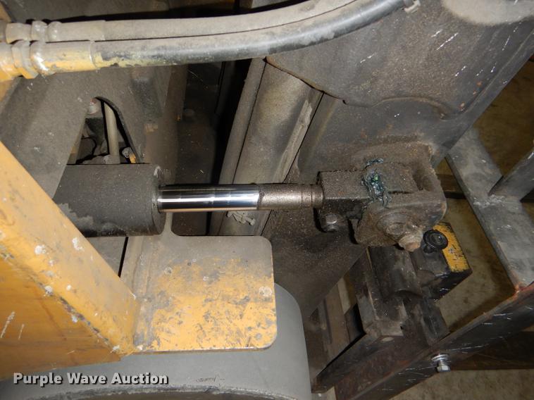 image for item FM9941 Caterpillar 2EC25 forklift