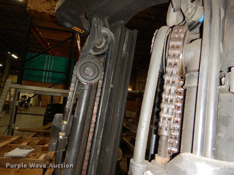 image for item FM9941 Caterpillar 2EC25 forklift