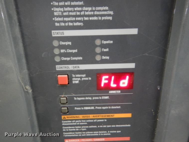 image for item FM9941 Caterpillar 2EC25 forklift