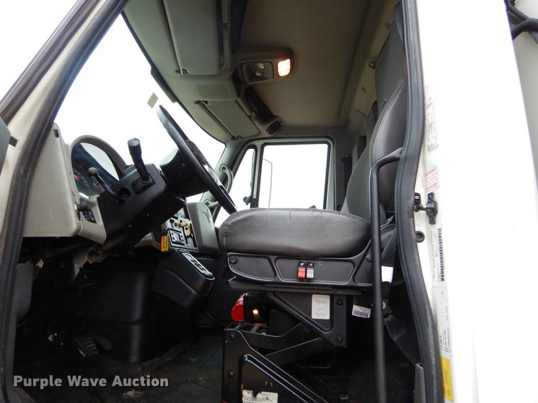 image for item FQ9628 2008 International 4300 refrigerated truck