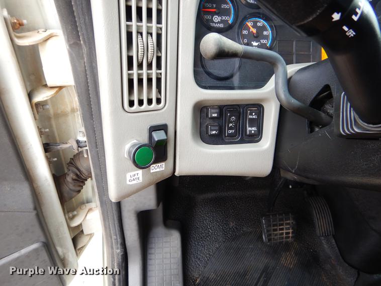 image for item FQ9628 2008 International 4300 refrigerated truck