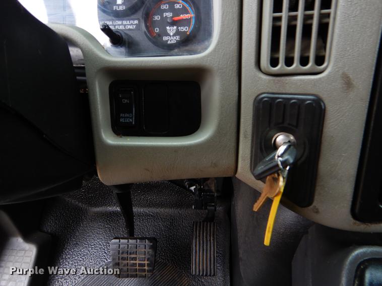 image for item FQ9628 2008 International 4300 refrigerated truck