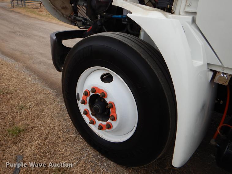 image for item FQ9628 2008 International 4300 refrigerated truck