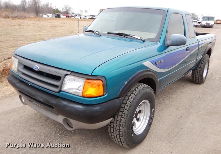 image for item FQ9629 1993 Ford Ranger STX SuperCab pickup truck